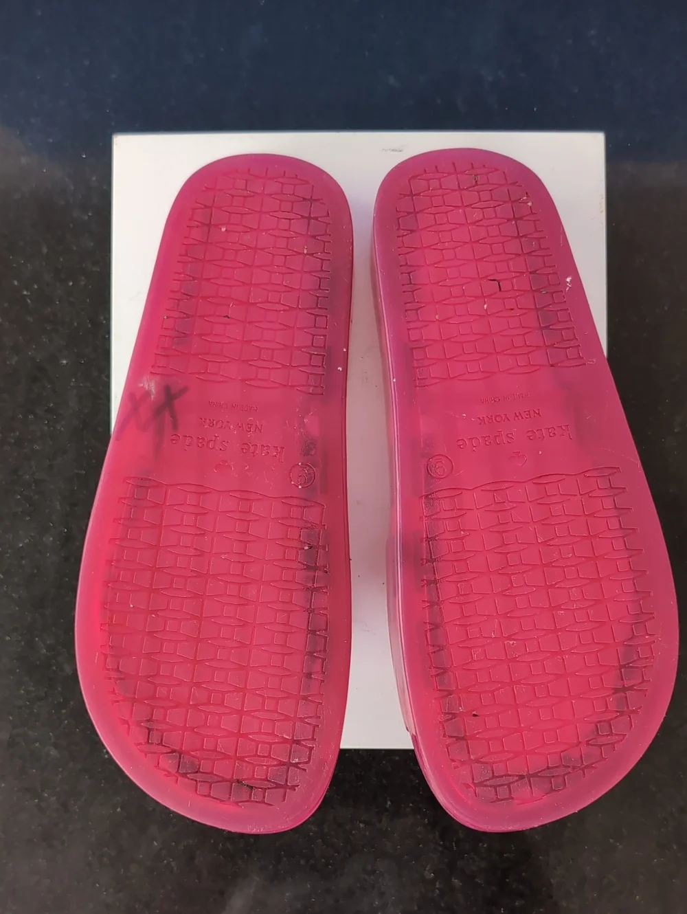 kate spade red logo-embossed accessory Sandals Size 9